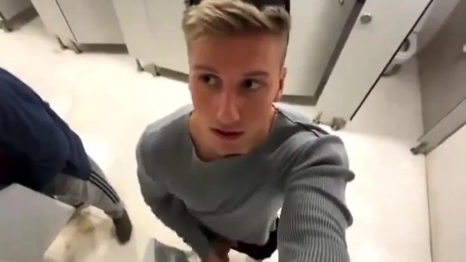 Public Cum - video 14 - ThisVid.com
