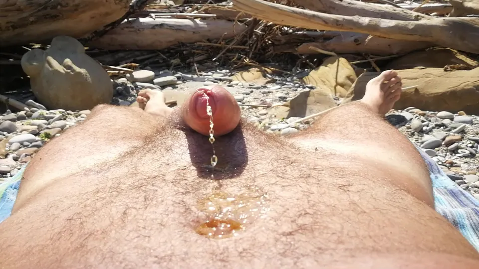 Public golden shower - ThisVid.com