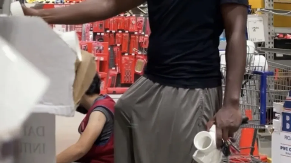 Public Hard Dick Bugle in Shorts - ThisVid.com