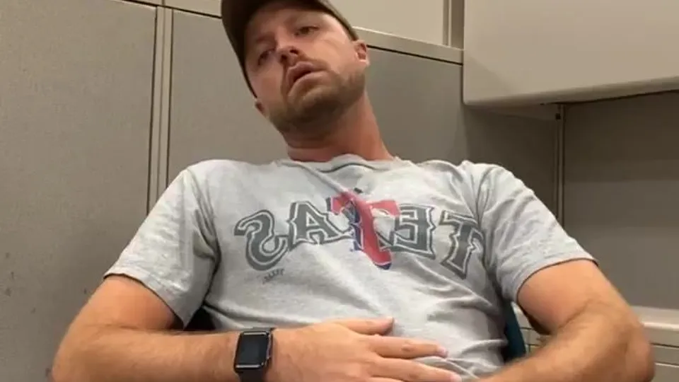 Public Office Bator Blows Load - ThisVid.com