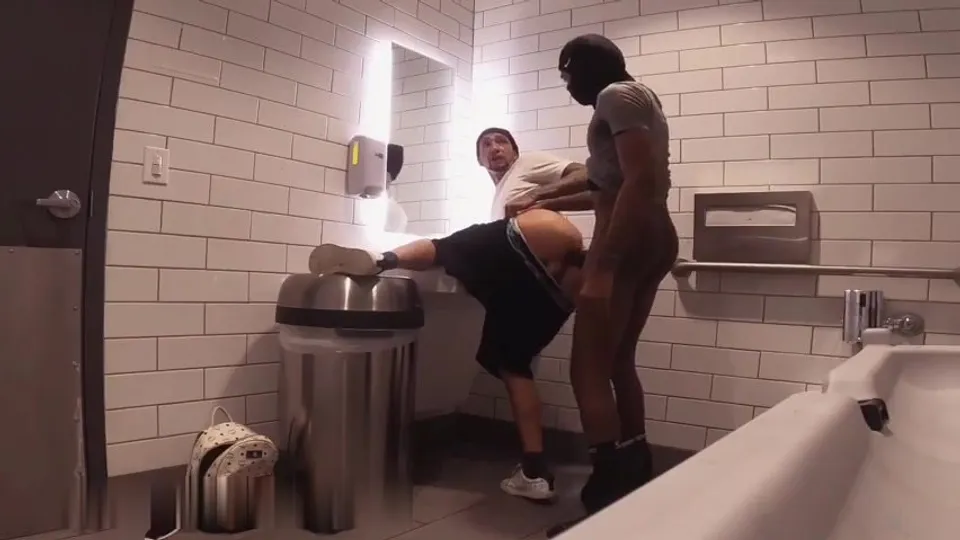 Public restroom fuckslut - ThisVid.com