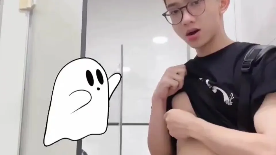 Public Restroom Handjob #2 - ThisVid.com