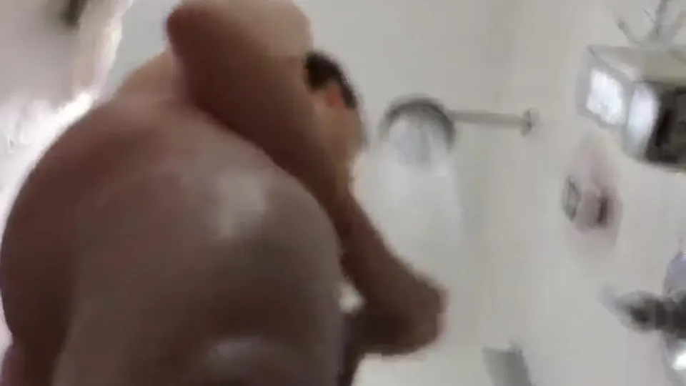 Public Shower Play Caught - ThisVid.com