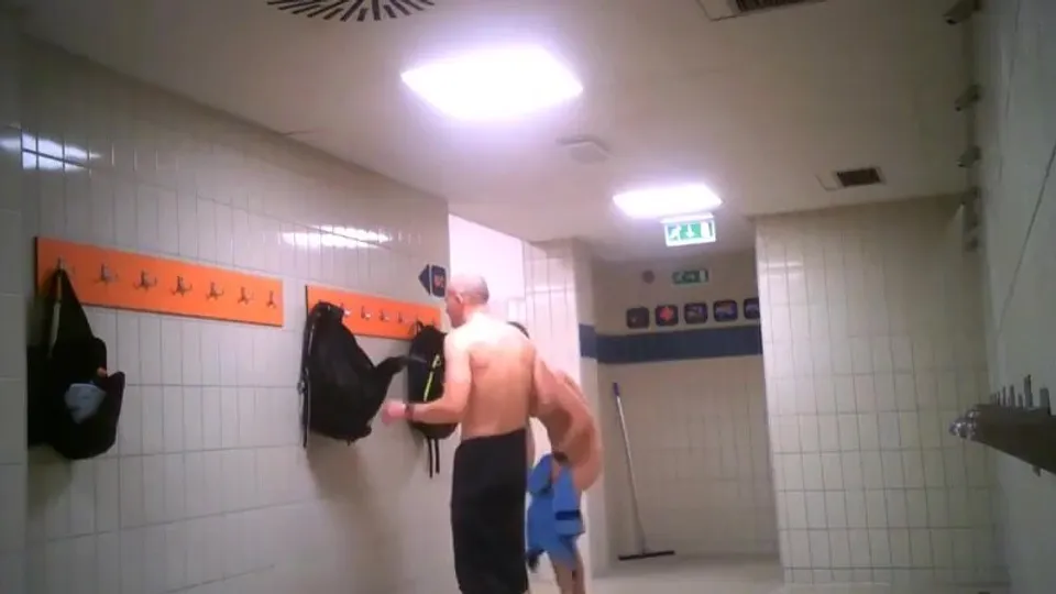 Public Shower - video 3 - ThisVid.com