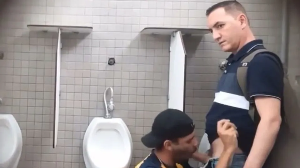 Public Toilet Cocksucker - ThisVid.com