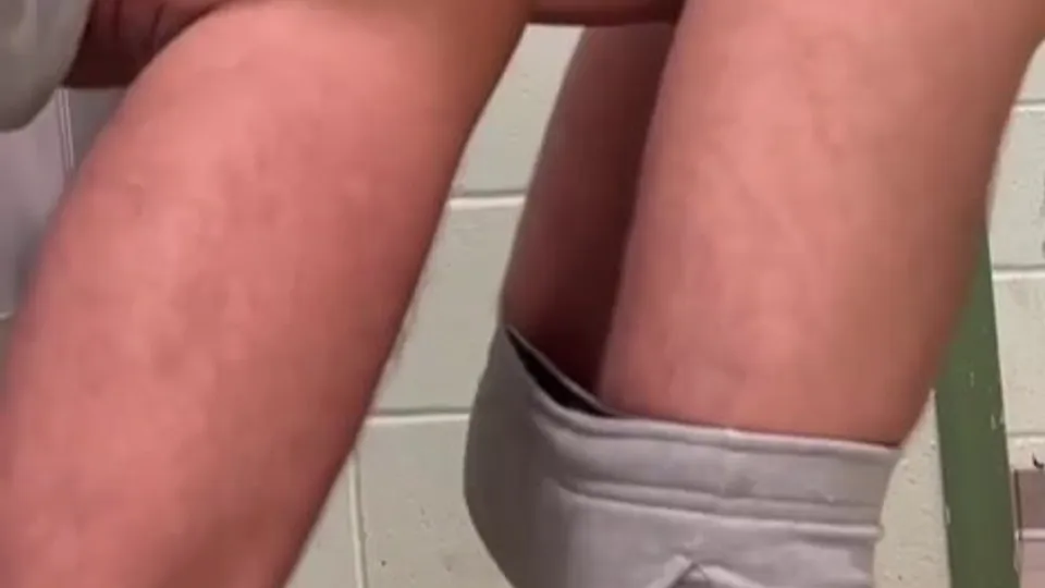 Public Toilet fuck - ThisVid.com