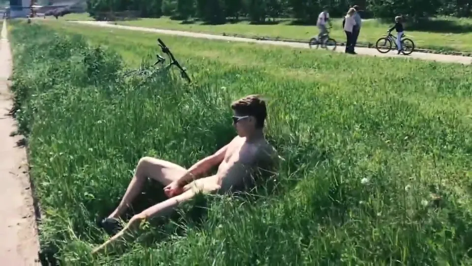 Public - video 17 - ThisVid.com