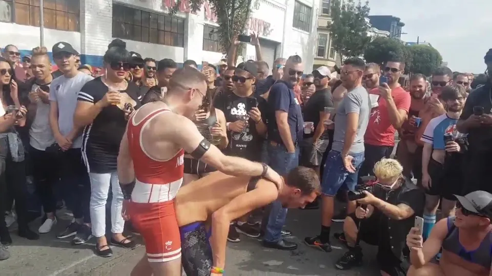 Public View Sucking & Fucking Bareback - ThisVid.com