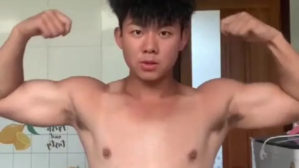 Chiński student masturbuje