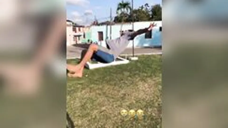 Q tan grande es eso public porn