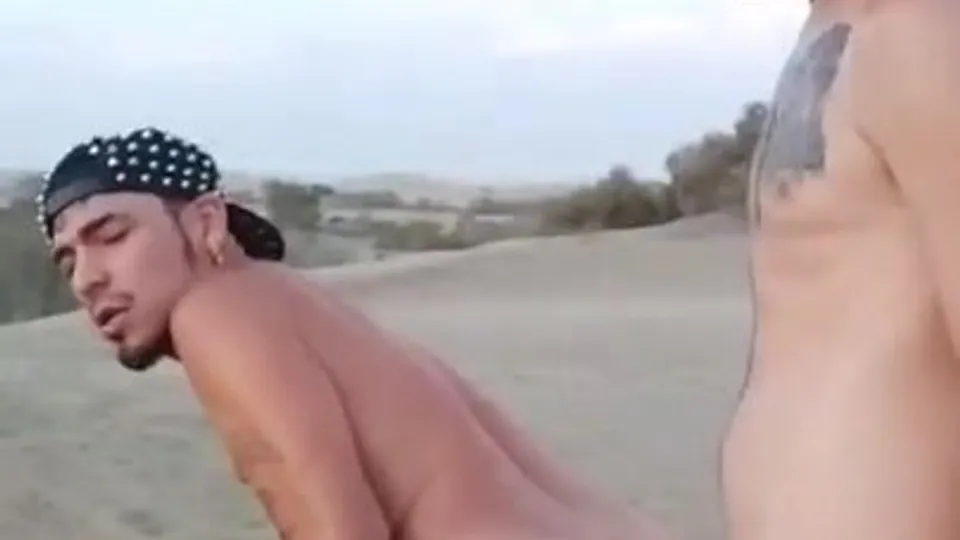 Quick hook up and fuck on Maspaolomas sand dunes - ThisVid.com