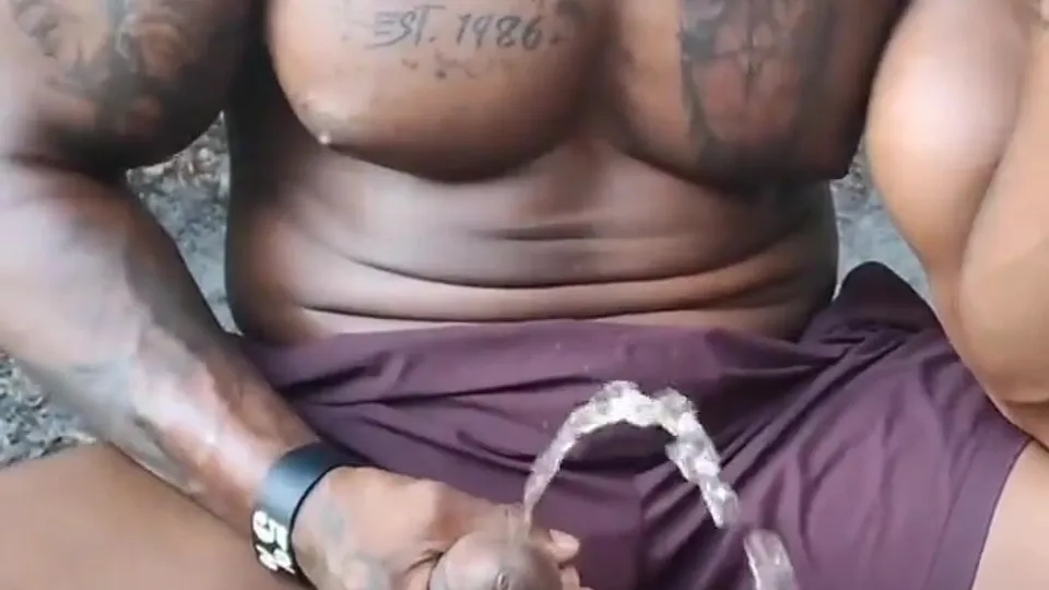 Quick piss - video 7 - ThisVid.com