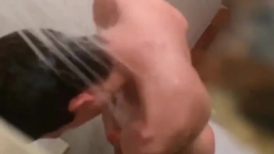 Quick shower jerk - ThisVid.com