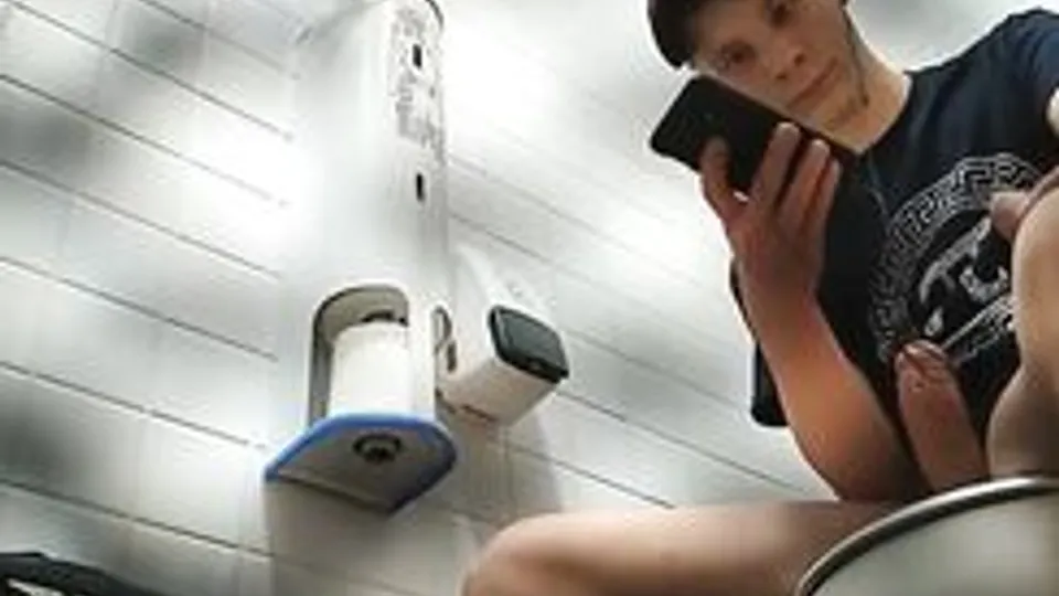 Quickie On The Toilet   HV