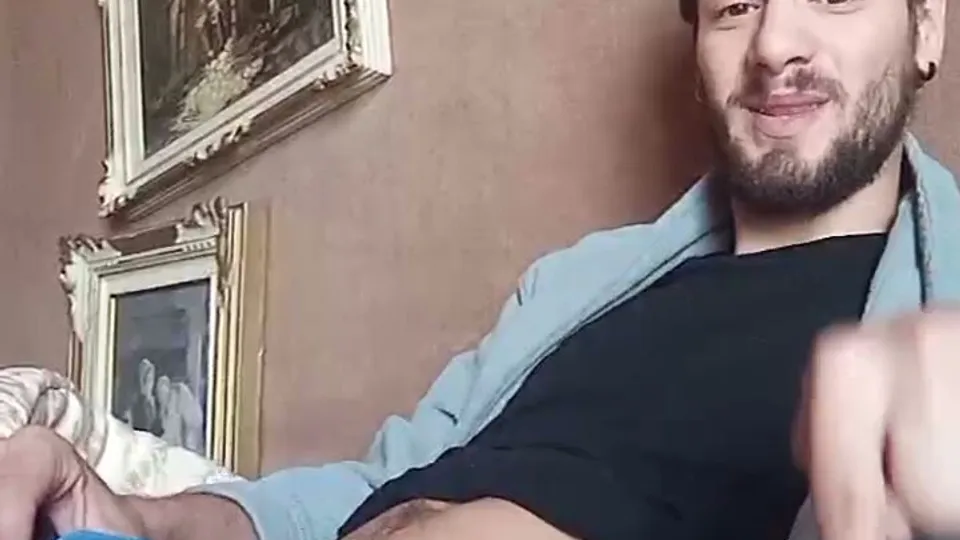 Ragazzo italiano mostra il cazzo - video 27 - ThisVid.com