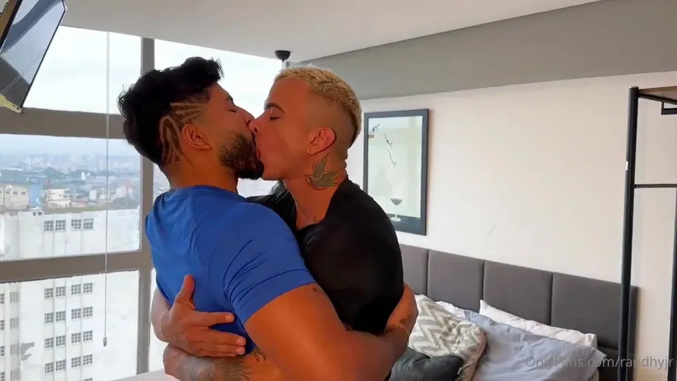 Randhy Jr fucks Andres Milan