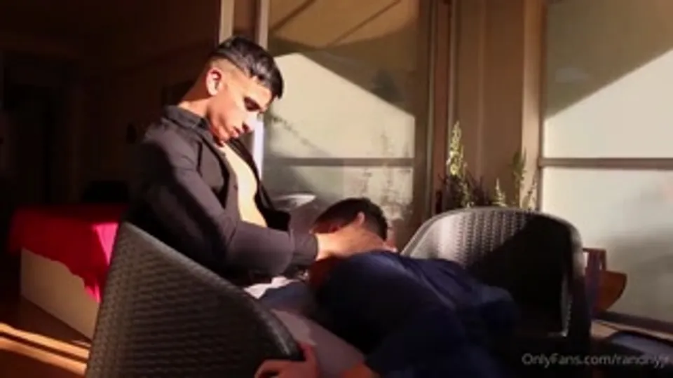 RandyJR w głębokiej, pasjonującej akcji bezprepucjowej z jockami