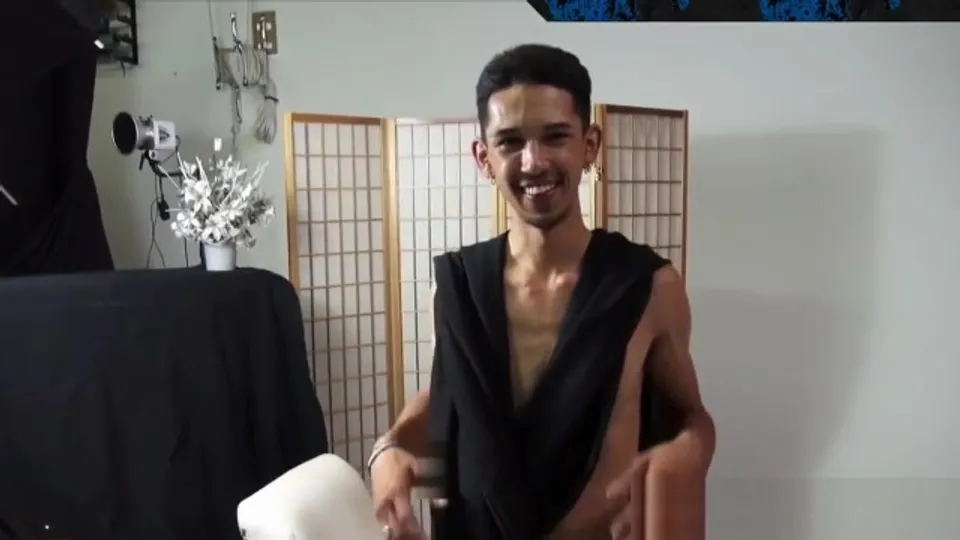 Rave Jerks His Big Dick