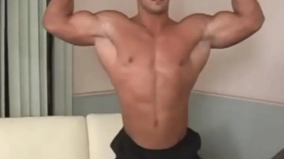 Real life bodybuilder competitor Worshipped and Seduced - ThisVid.com