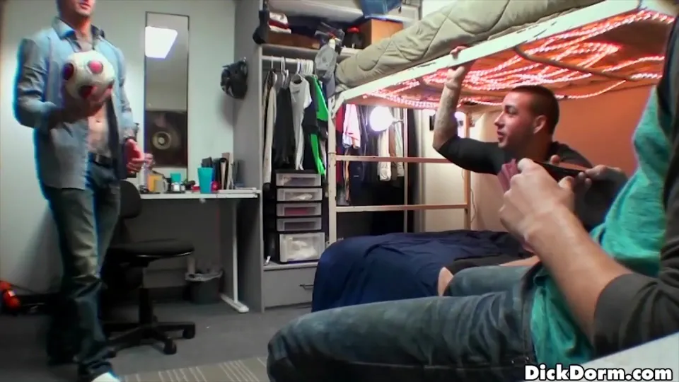 Reality Dudes - Str8 to gay, dorm amatuers