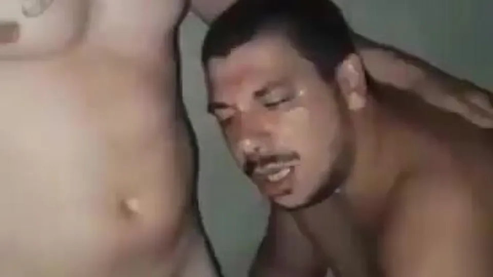 Really friendly hand - ThisVid.com