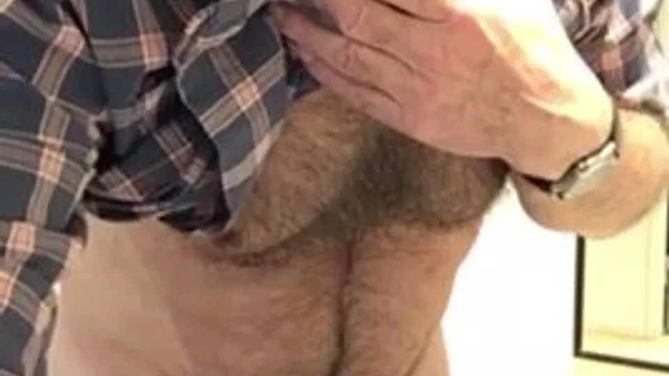 Really handsome straight dad flashes - ThisVid.com