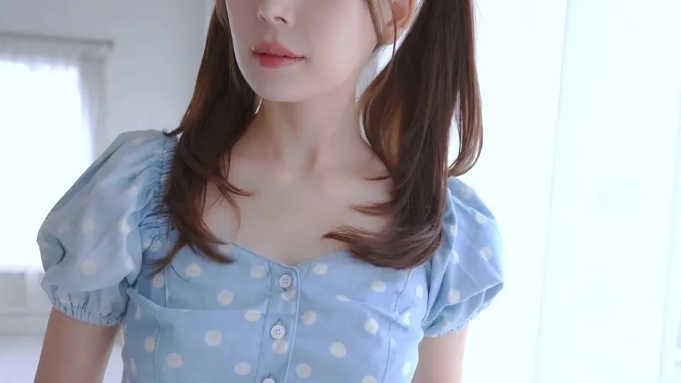 Akari Tsumugi's Golden Innocence