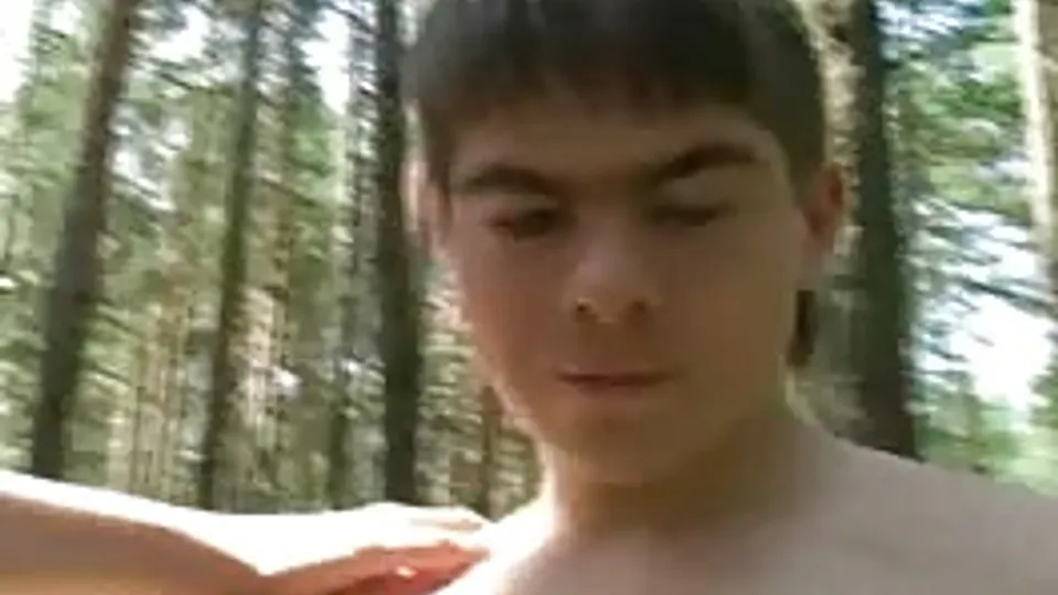 Czerwonowłosa Alex w trójkącie