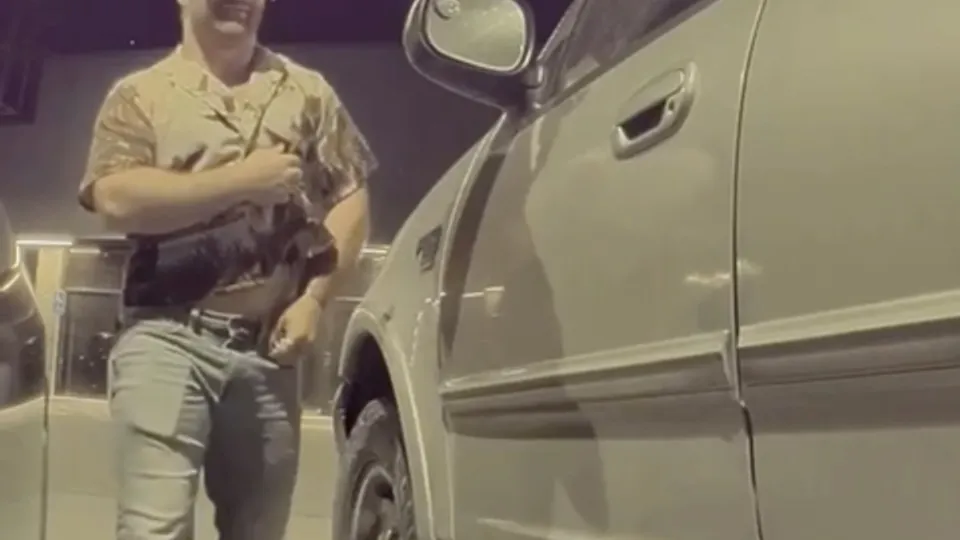 Redneck by his truck taking a piss - ThisVid.com