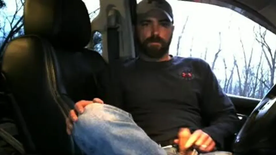 Redneck daddy jerks in his truck (no cum) - ThisVid.com