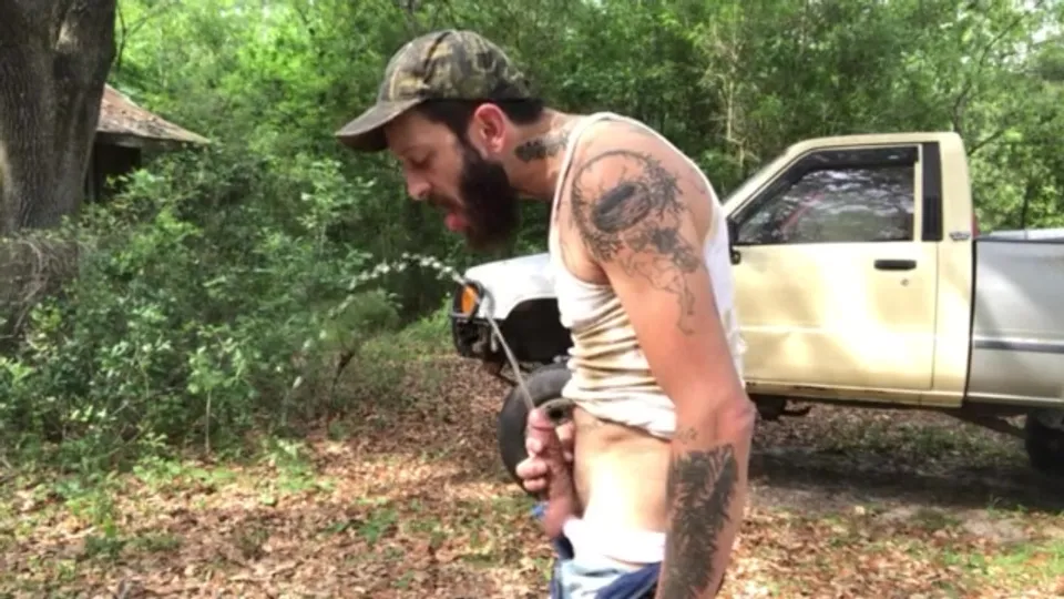 REDNECK DADDY PISSING FOR YOU - ThisVid.com