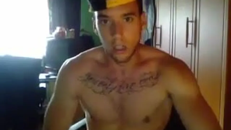 Redneck jerkin & cummin in his room while on cam - ThisVid.com