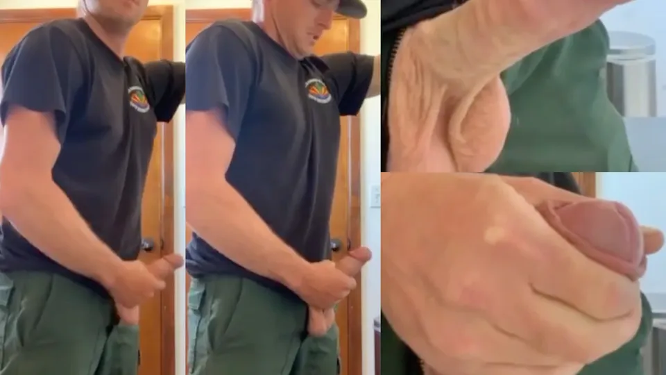 Redneck jerking his meat in the bathroom - ThisVid.com