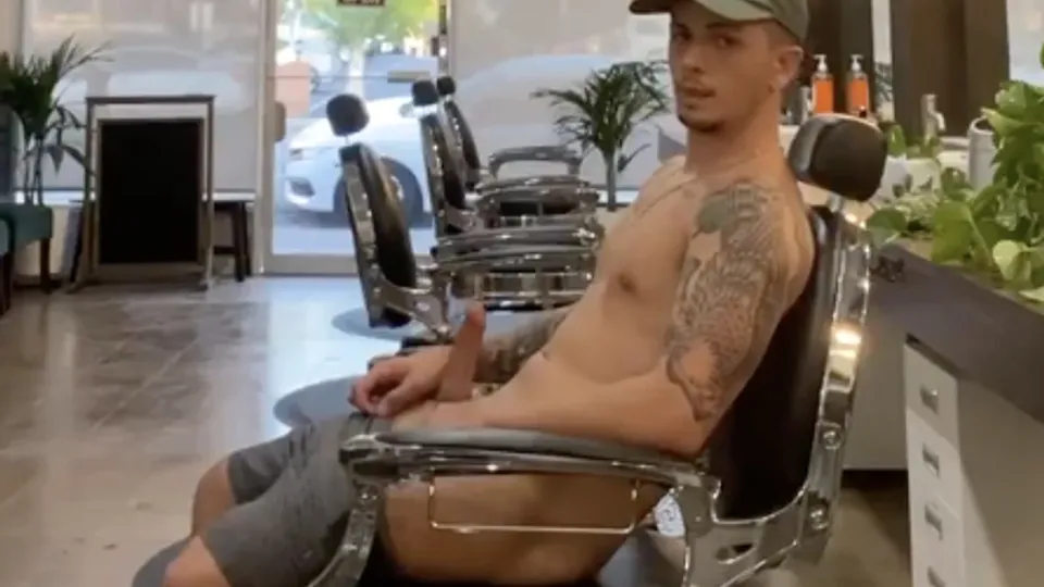 Redneck jerking in the barber shop - ThisVid.com