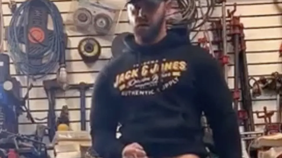 Redneck jerking off his dick in the tool shed & cumming - ThisVid.com