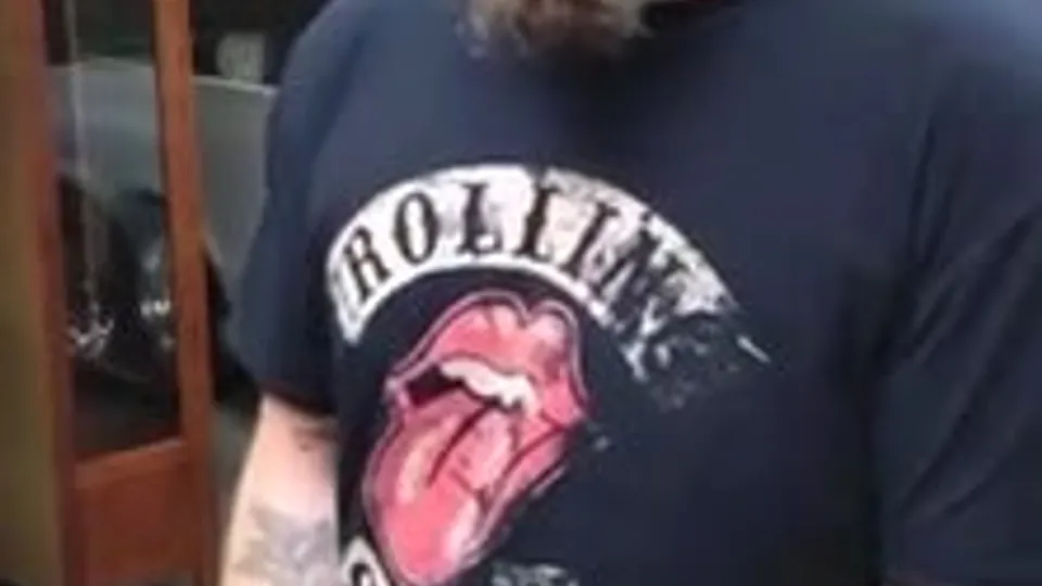 Redneck jerks it in his garage and cums - ThisVid.com