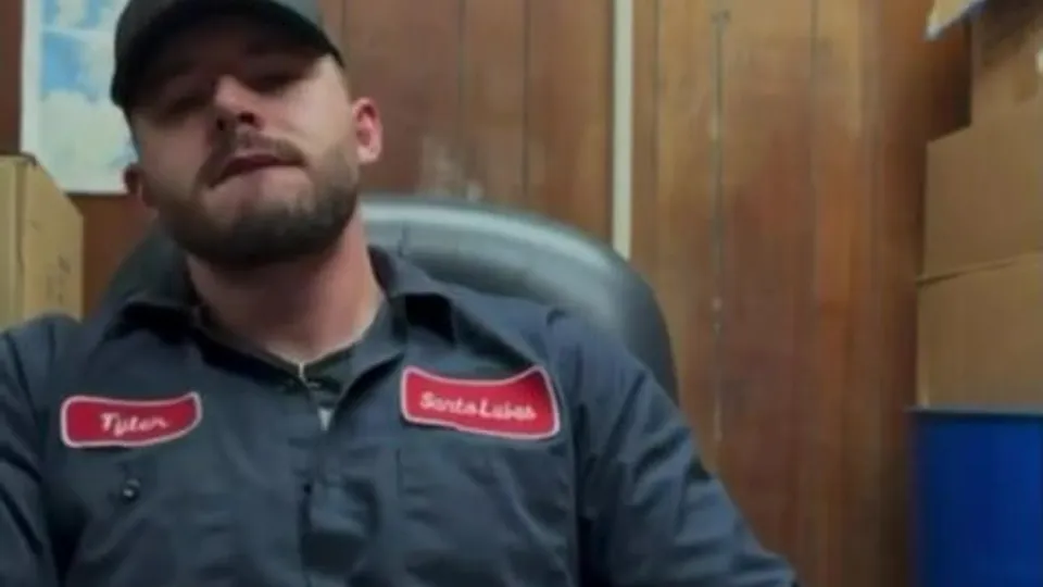 Redneck mechanic cums twice - ThisVid.com