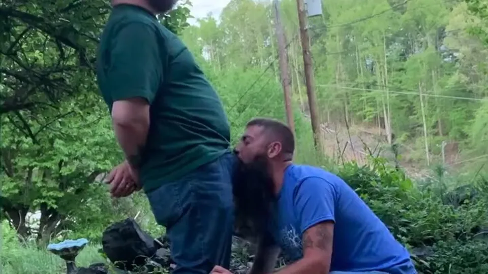 Redneck outdoor facefuck - ThisVid.com