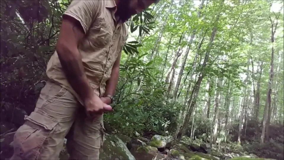 Redneck rubs one out on the hiking trail - ThisVid.com