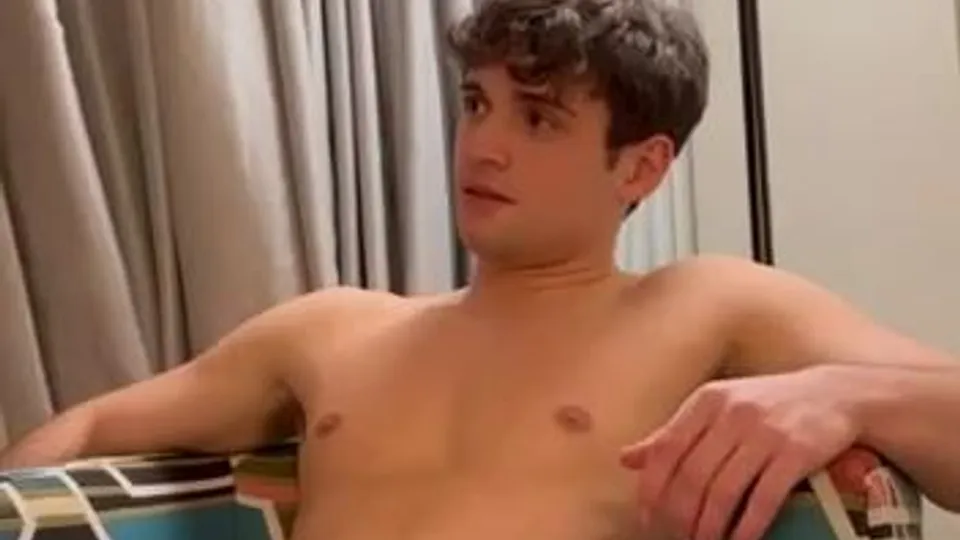 Relaxed conversation in the nude - ThisVid.com
