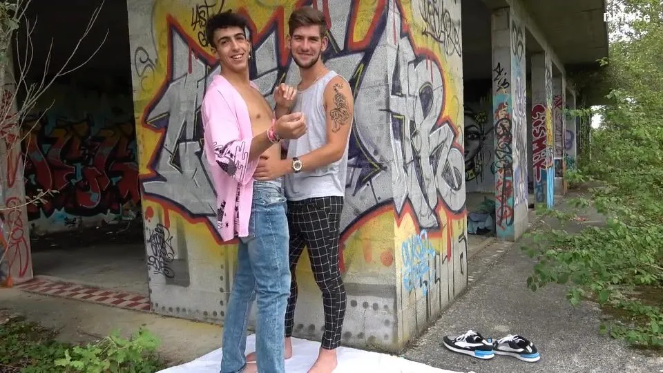 Renaud's Outdoor Gay Couple Action