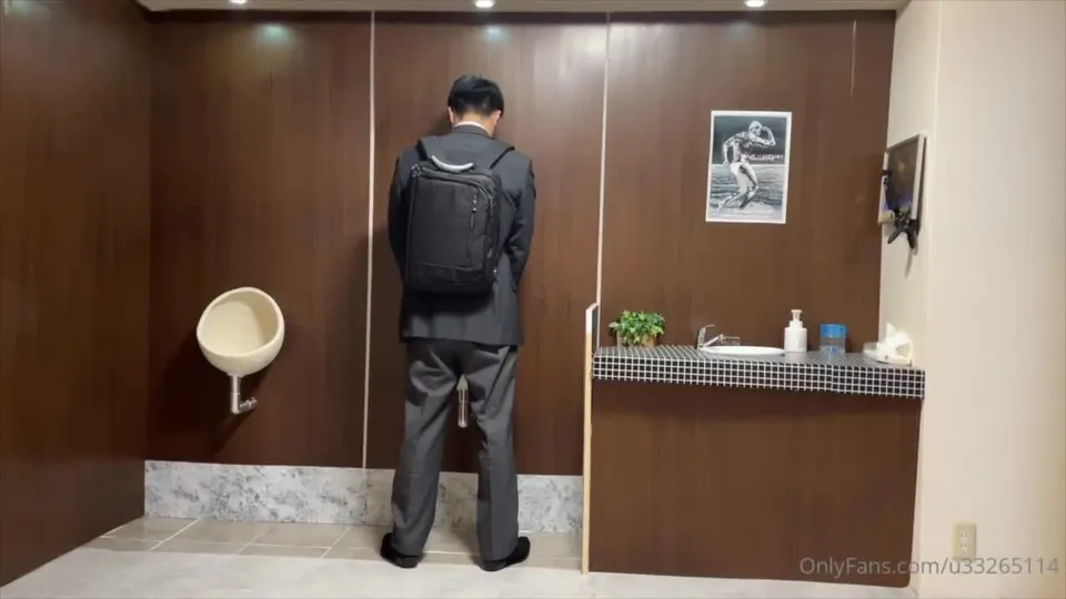 Restroom Hookup - Ryuji & Kumataro.mp4