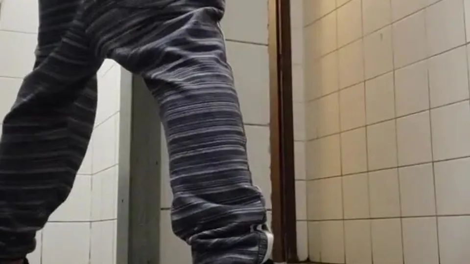 Restroom threesome - video 2 - ThisVid.com