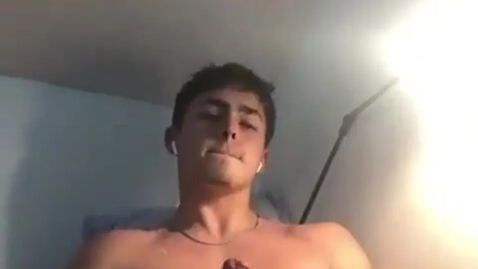 Rico chavito se viene en cam - ThisVid.com