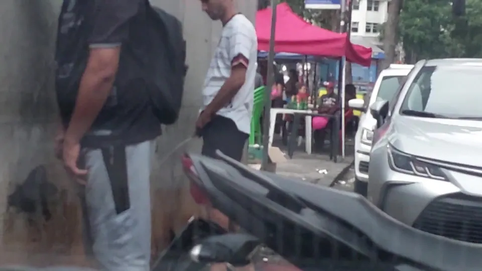 Rio de Janeiro piss 6 - ThisVid.com