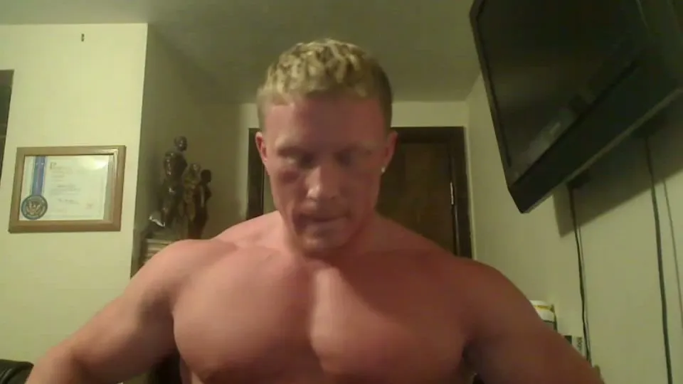 Ripped and Muscular Str8 Bodybuilder Flexes Intensely: Impressive Physique!