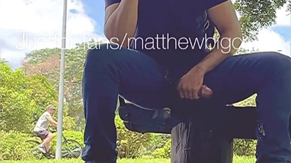 Ripped jeans exhibitionist cums mutliple times - ThisVid.com