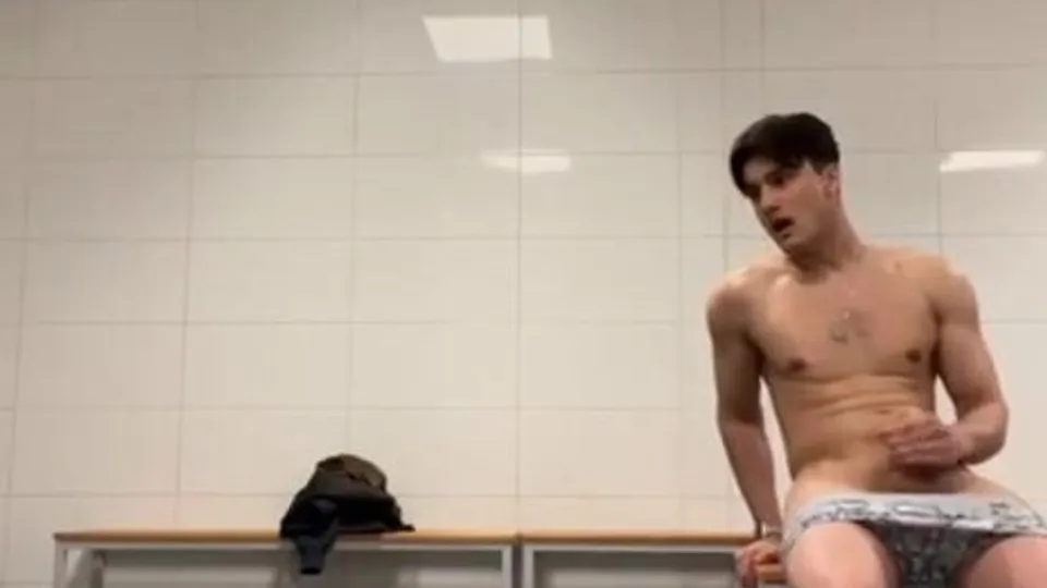 Risky Jerking Off - video 3 - ThisVid.com