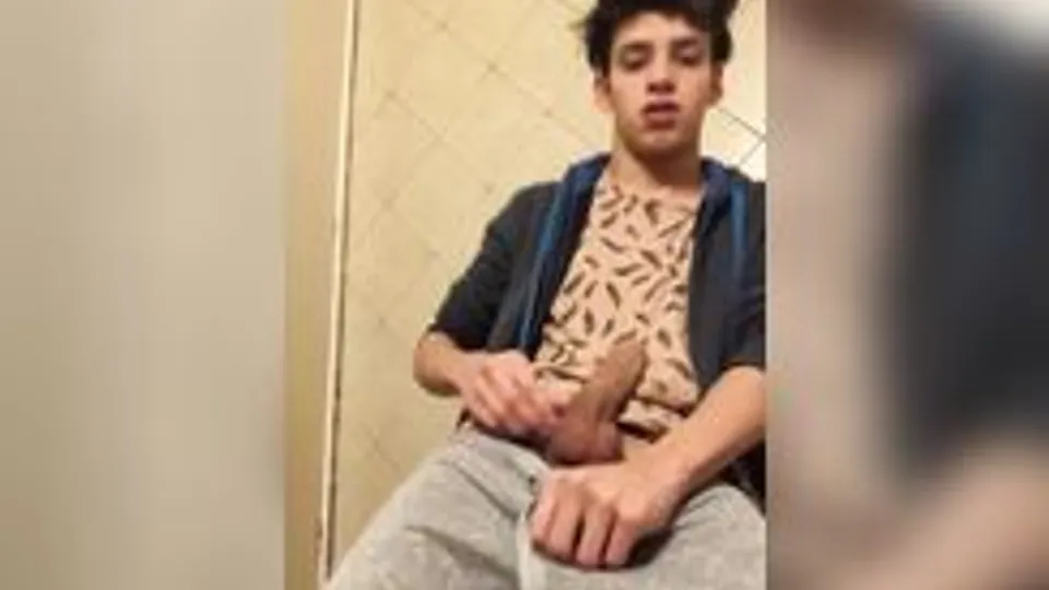 Risky Jerkoff Boys Porn