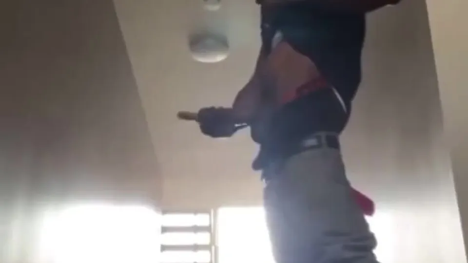 Risky smoke and nut in the hallway - ThisVid.com